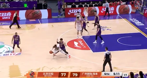 澳门百家乐平台-邹雨宸连续两回合被吹罚犯规，领到个人第5犯被罚出场